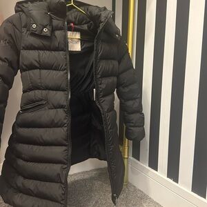 Kids Moncler coat NON SHINY material size 8